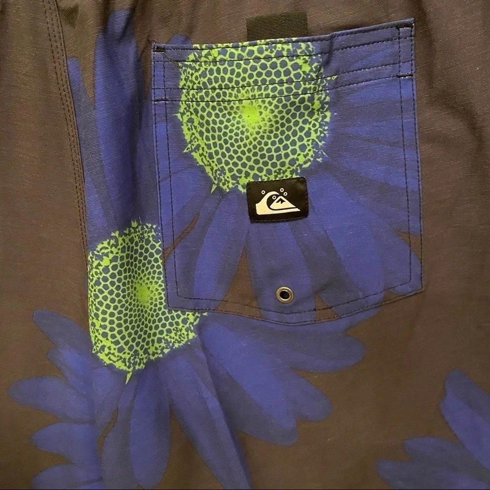 NWT~QUIKSILVER Men Floral Swim Shorts-XL
